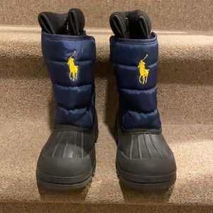 In excellent condition : Ralph Lauren “Polo” Black/ Navy Snowboots , Size Kid 3